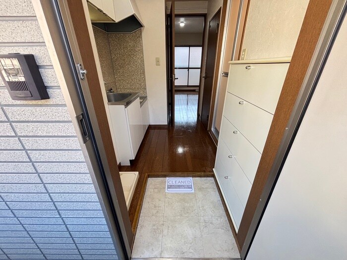 物件内観写真17　(玄関)