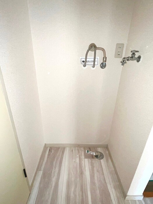 物件内観写真10　(洗濯機置場)