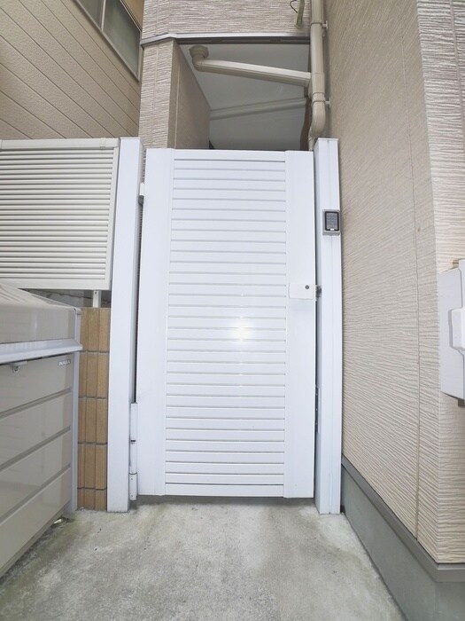 物件外観写真4　(エントランス部分)