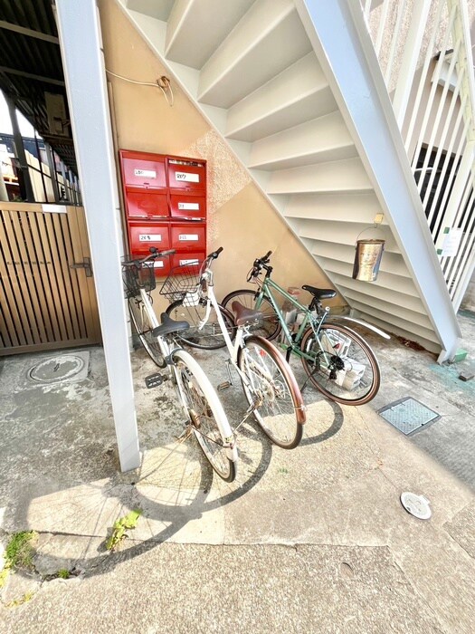 物件外観写真3　(駐輪場)