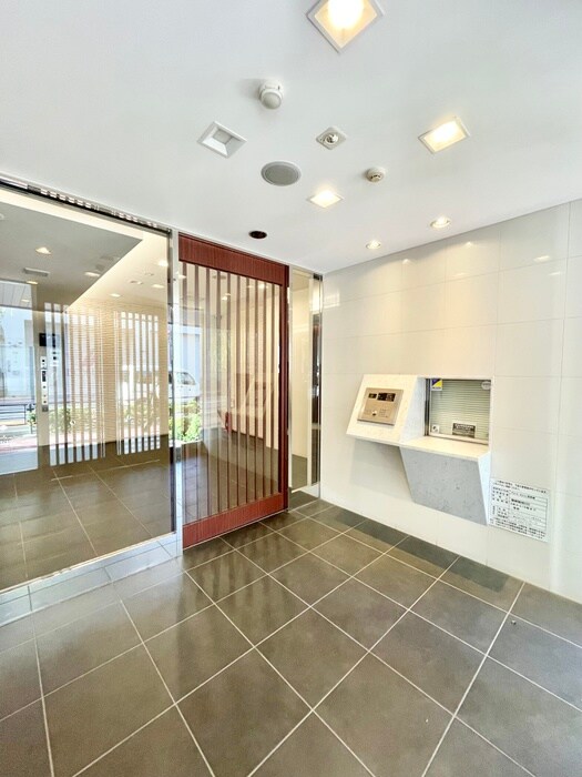 物件外観写真2　(エントランス部分)