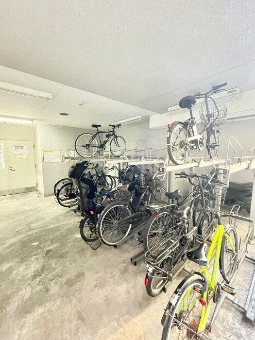 物件外観写真3　(駐輪場)