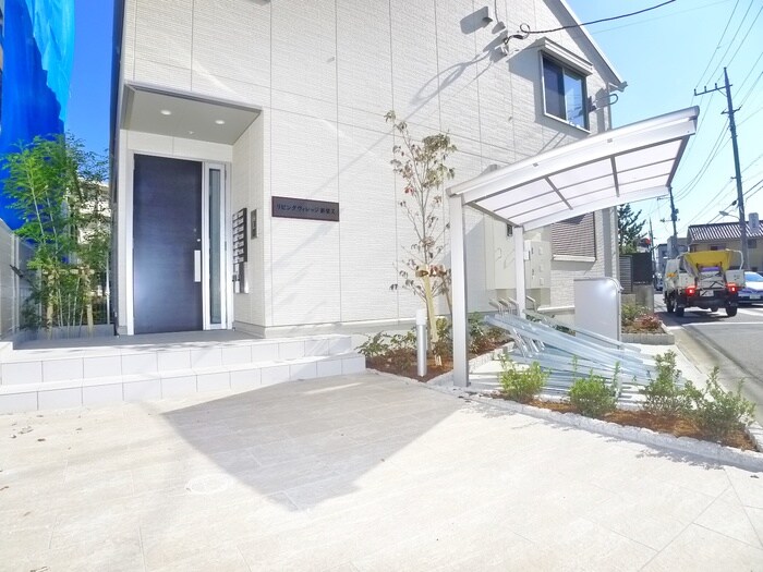 物件外観写真3　(エントランス部分)