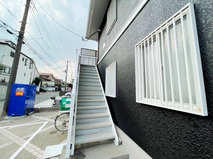 物件外観写真3　(エントランス部分)