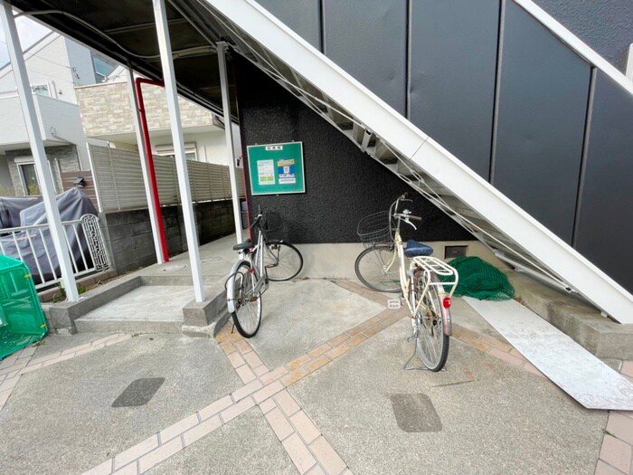 物件外観写真6　(駐輪場)