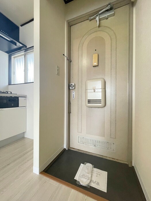 物件内観写真13　(玄関)