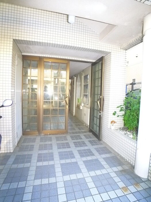 物件外観写真4　(エントランス部分)