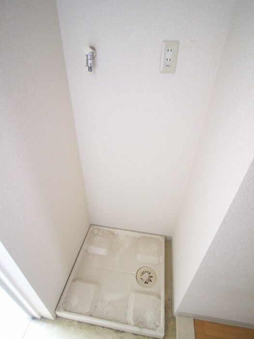 物件内観写真8　(洗濯機置場)