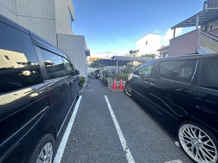 物件外観写真5　(駐車場)