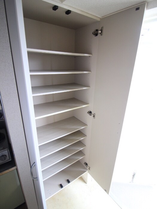 物件内観写真10　(靴箱)