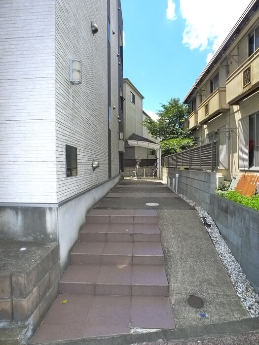 物件外観写真4　(エントランス部分)