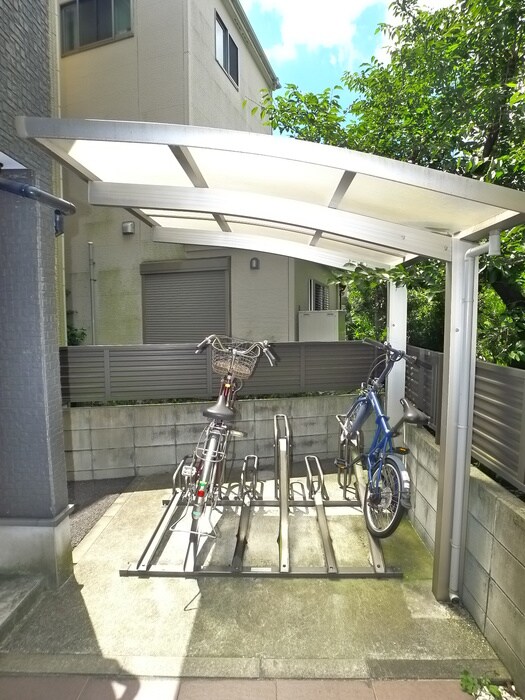 物件外観写真5　(駐輪場)