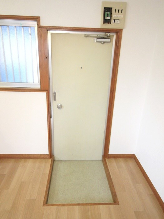 物件内観写真18　(玄関)