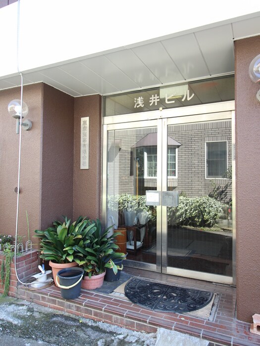 物件外観写真2　(エントランス部分)