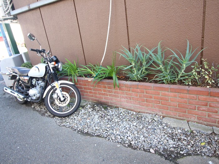 物件外観写真5　(駐輪場)