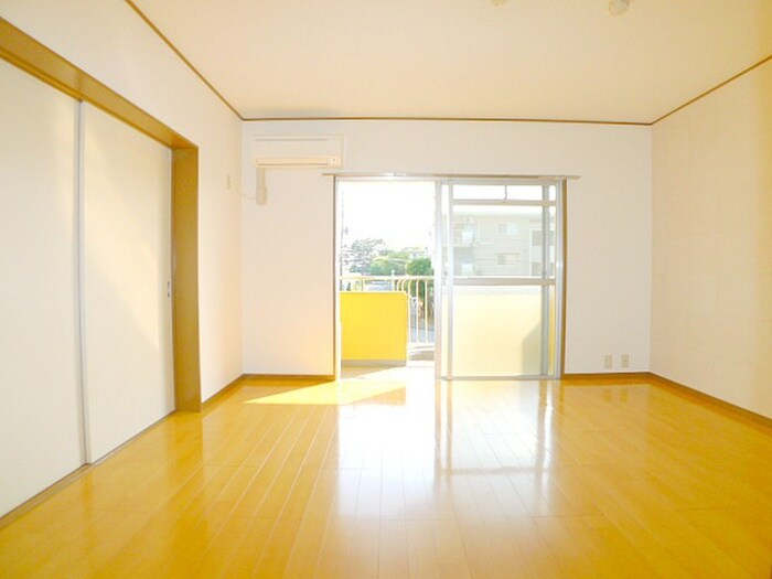 物件内観写真7　(室内からの展望)