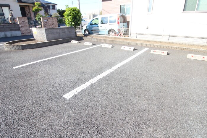 物件外観写真2　(駐車場)