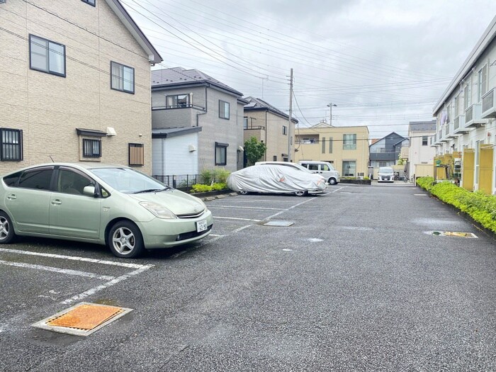 物件外観写真5　(駐車場)