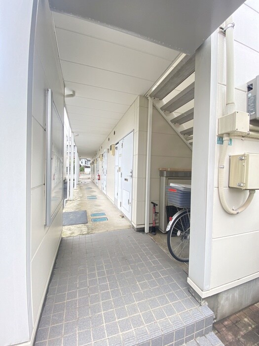 物件外観写真6　(エントランス部分)