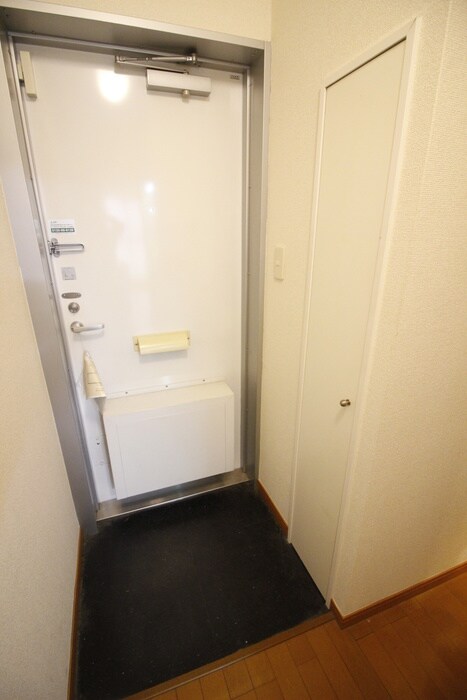 物件内観写真16　(玄関)