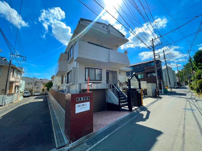 物件外観写真4　(エントランス部分)