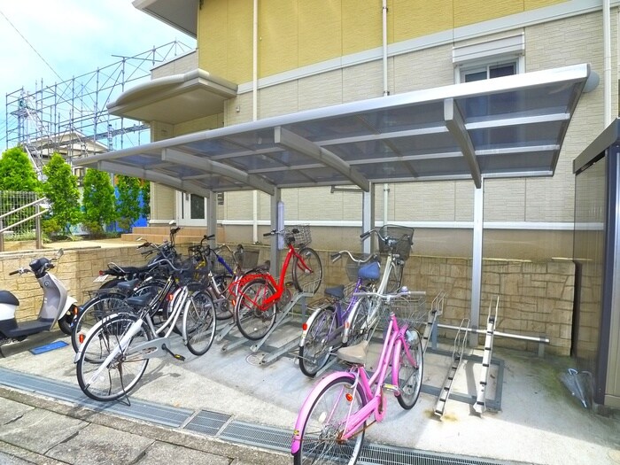 物件外観写真5　(駐輪場)