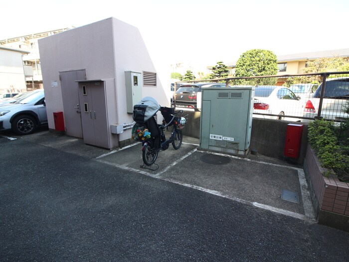 物件外観写真5　(駐輪場)