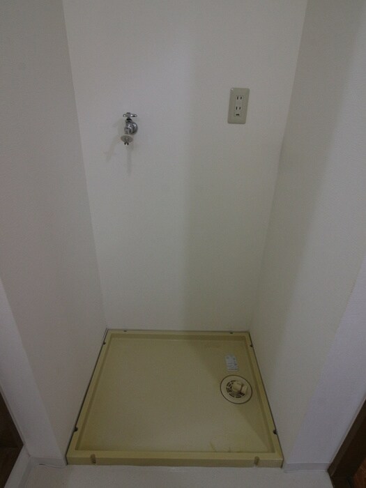 物件内観写真14　(洗濯機置場)