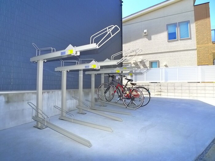 物件外観写真4　(駐輪場)