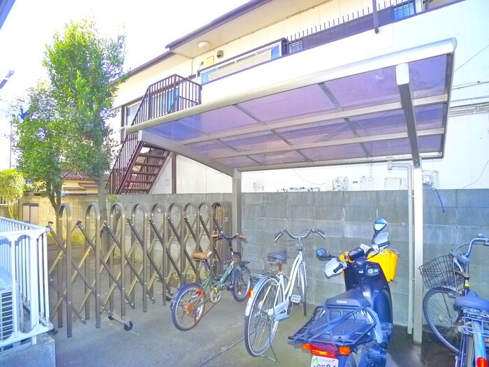 物件外観写真3　(駐輪場)