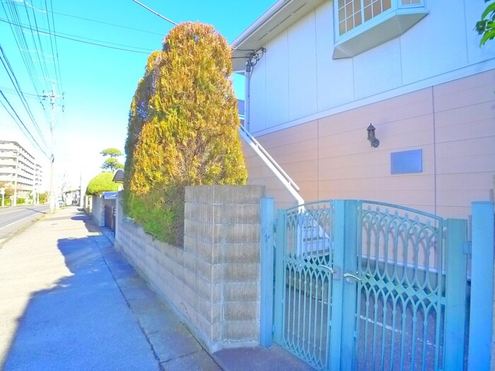 物件外観写真5　(エントランス部分)