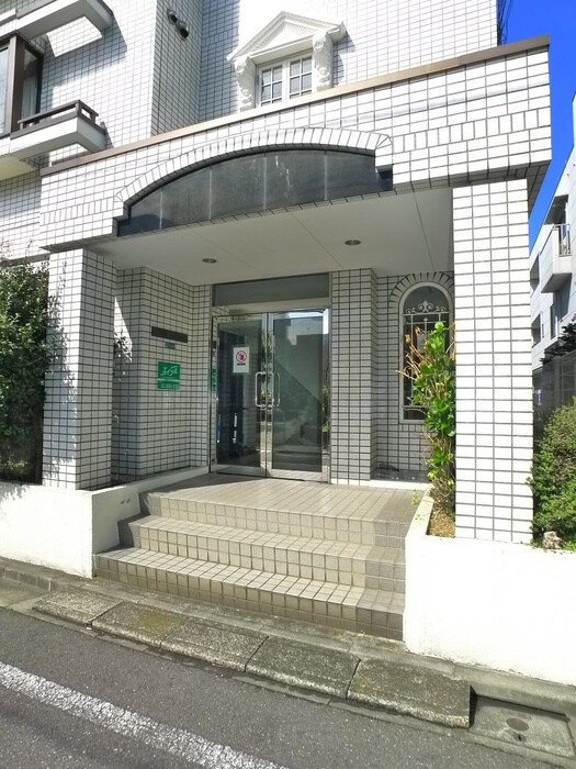 物件外観写真3　(エントランス部分)