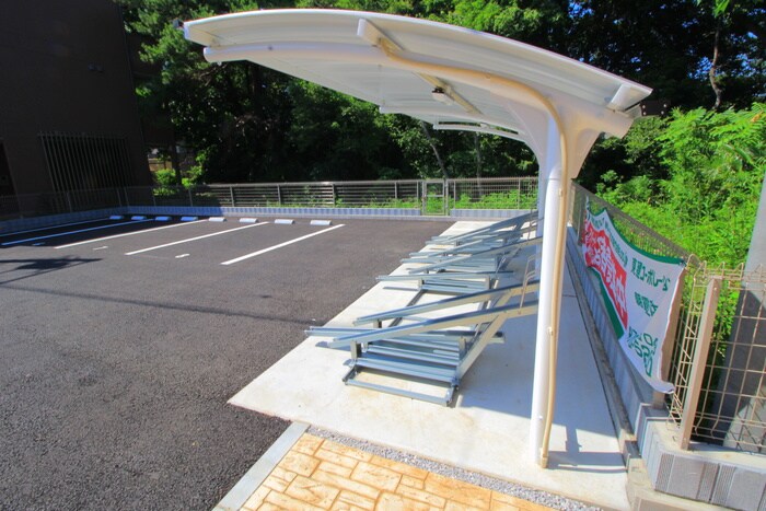 物件外観写真3　(駐輪場)