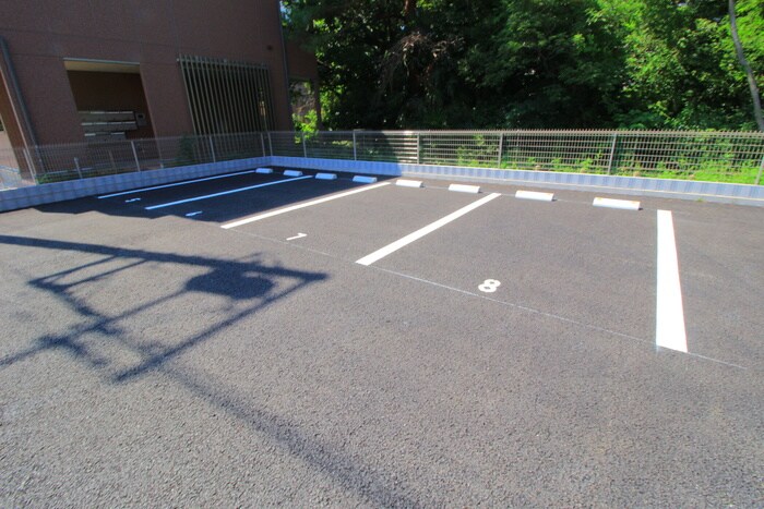 物件外観写真4　(駐車場)