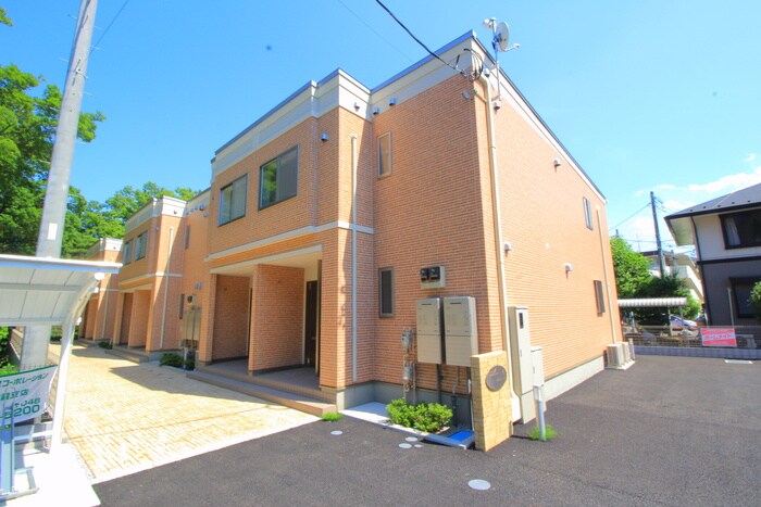 物件外観写真5　(エントランス部分)