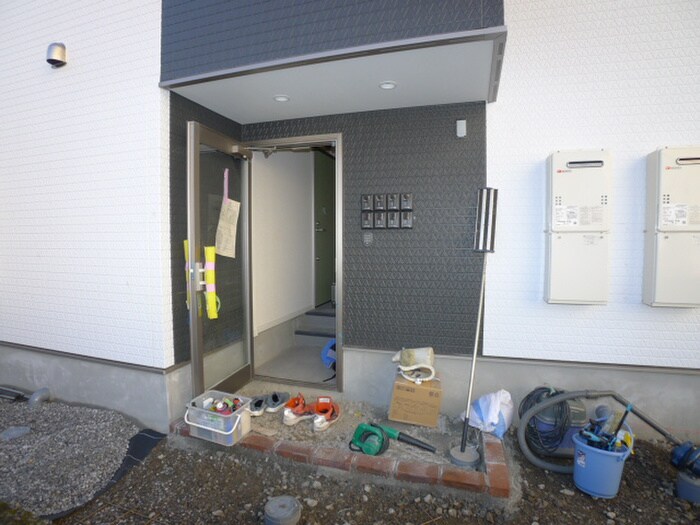 物件外観写真3　(エントランス部分)