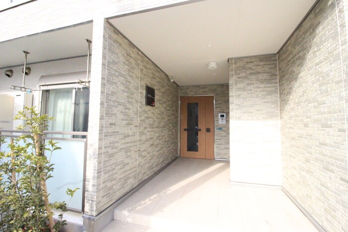 物件外観写真3　(エントランス部分)