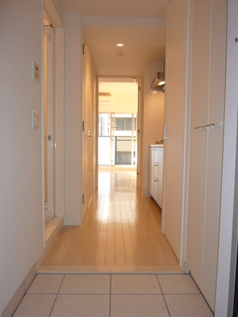物件内観写真11　(玄関)