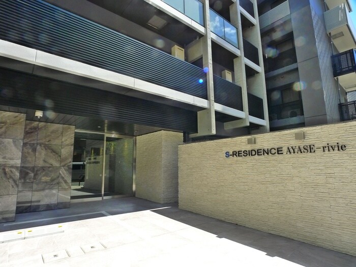 物件外観写真3　(エントランス部分)