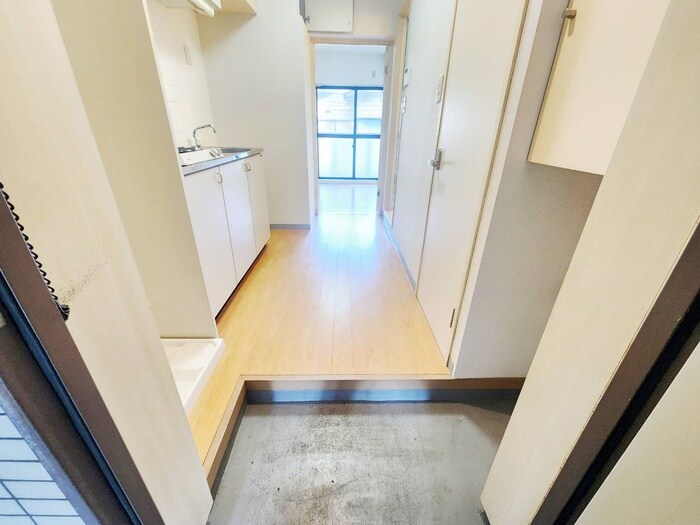 物件内観写真7　(玄関)
