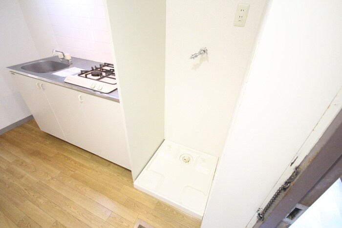 物件内観写真8　(洗濯機置場)