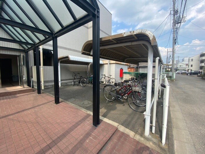 物件外観写真4　(駐輪場)