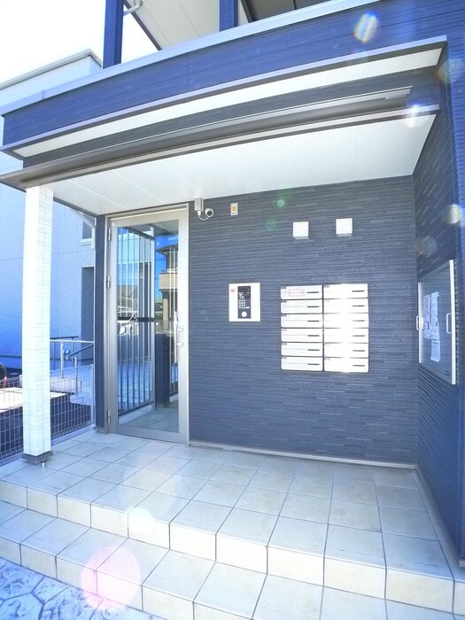 物件外観写真5　(エントランス部分)