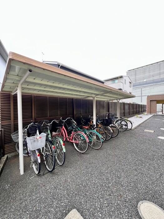 物件外観写真4　(駐輪場)