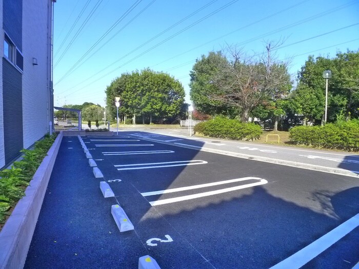 物件外観写真6　(駐車場)