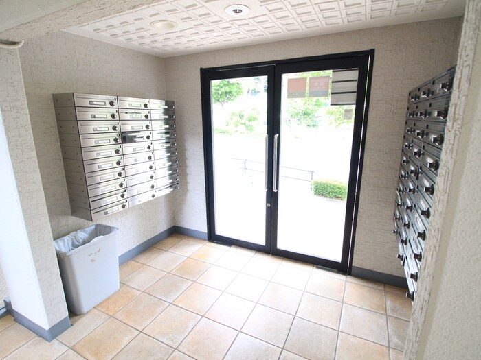 物件外観写真6　(エントランス部分)