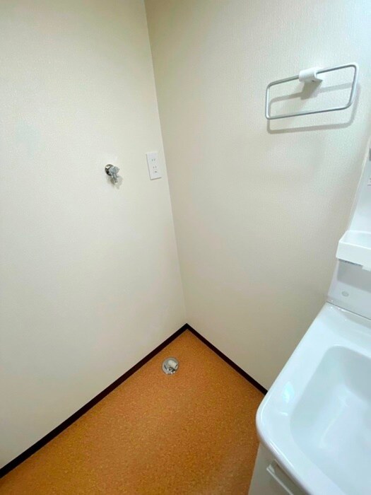 物件内観写真11　(洗濯機置場)