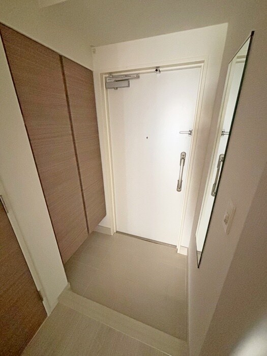 物件内観写真7　(玄関)