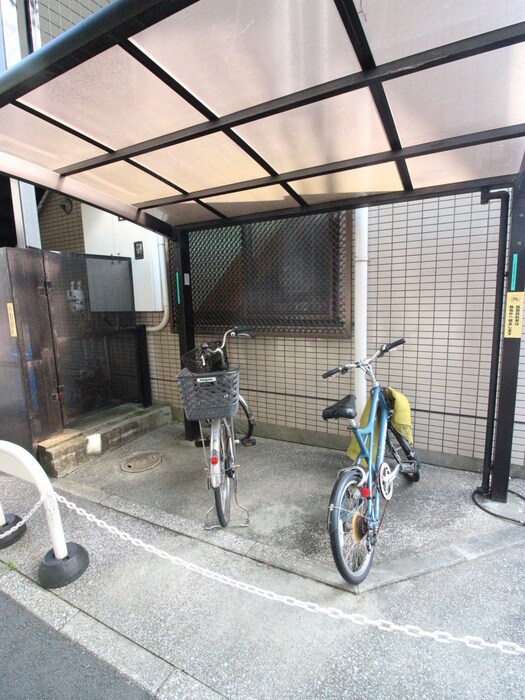 物件外観写真3　(駐輪場)