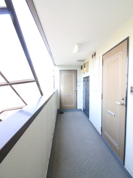 物件外観写真4　(エントランス部分)